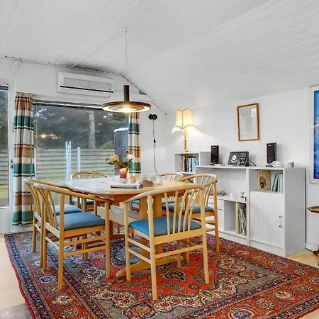 Holiday home 4 Bedroom Pet Friendly In *