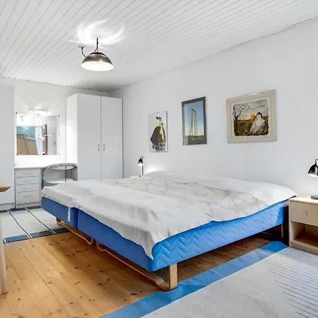 4 Bedroom Pet Friendly In Holiday home