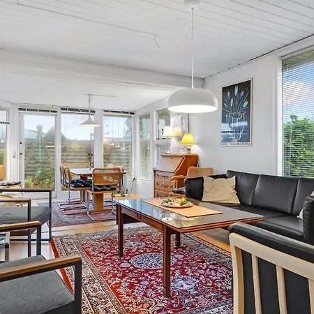 4 Bedroom Pet Friendly In
